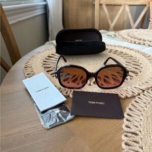 Tom Ford Women's Sunglasses - Black and Brown (Brand New, Never Worn)